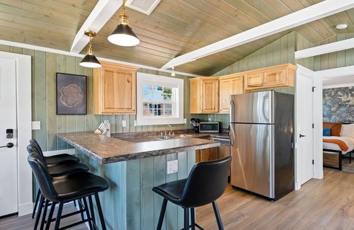 Fish Creek Cottage | Harbor Cottage | Downtown Fish Creek-Dog Friendly