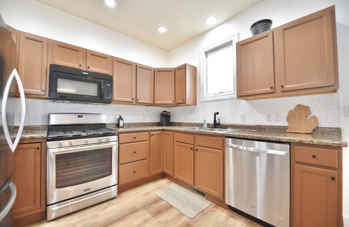 Benton Harbor House | Harbor Escape- Minutes to beaches, Arts District, Harbor Shores & St Joseph