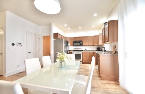 Benton Harbor House | Harbor Escape- Minutes to beaches, Arts District, Harbor Shores & St Joseph