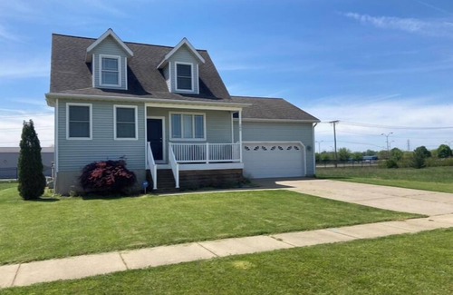 Benton Harbor House | Harbor Escape- Minutes to beaches, Arts District, Harbor Shores & St Joseph