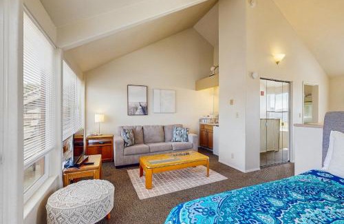 Historic Bayfront Hotel | Harbor Hideaway #C301