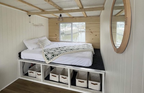 Sandusky Boat Rental | Harbor House @ SoLSTAY