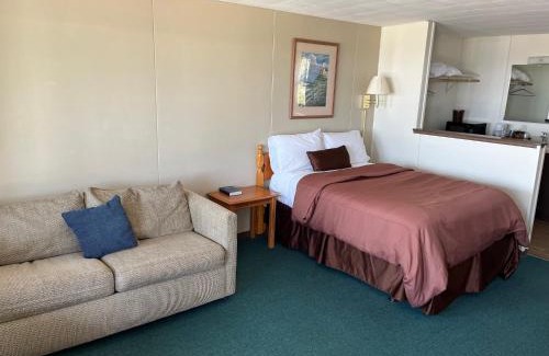 Algoma Hotel | Harbor Inn Algoma