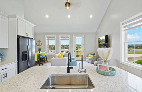Ottawa House | Harbor me Away 3bed 2.5 bath