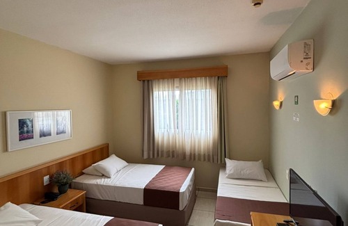 Quatro Barras Hotel | Harbor Self Graciosa Hotel