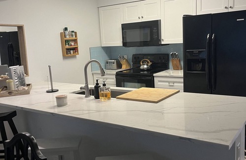 South Beach Condo | Harbor View and short walk to ocean