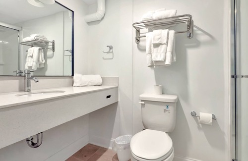 Rockland Hotel | Harborline Hotel