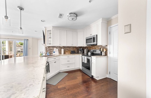 Cornelius Condo | 🆕! Harborside Getaway - Waterfront Lake Norman Vacation Condo