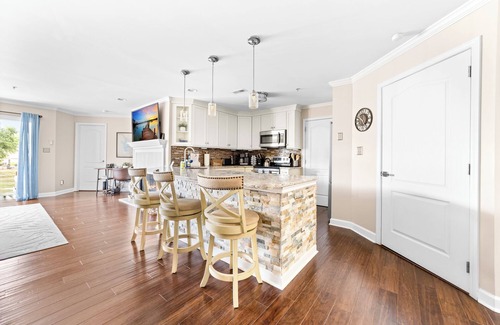 Cornelius Condo | 🆕! Harborside Getaway - Waterfront Lake Norman Vacation Condo