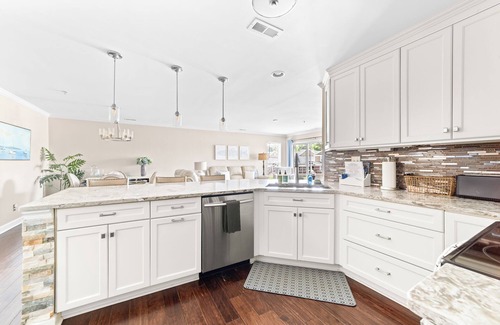 Cornelius Condo | 🆕! Harborside Getaway - Waterfront Lake Norman Vacation Condo