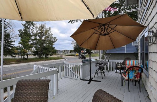 Grand Haven Cottage | Harborside Grand Haven - Remodeled 4 Bedroom Cottage on Lake Michigan