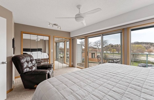 Grand Haven Condo | Harbour 2BDR Condo in Grand Haven 202