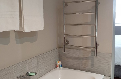 Victoria and Alfred Waterfront Apartment | Harbour Bridge 216