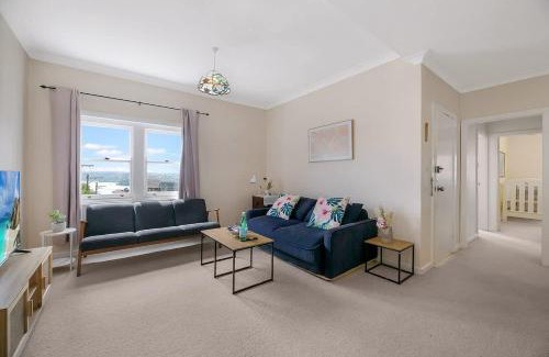 Cremorne Apartment | Harbour Grove Sanctuary w Garage Quiet & Private
