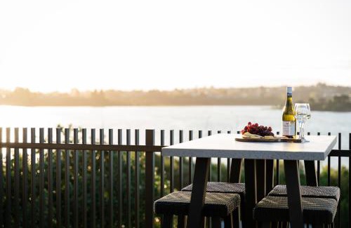 Tauranga Villa | Harbour Haven - A Sunset Oasis! - By KOSH BNB