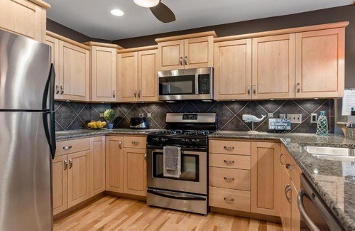 Grand Haven Apartment | Harbour Haven Cozy 2BDR Condo in Grand Haven 202