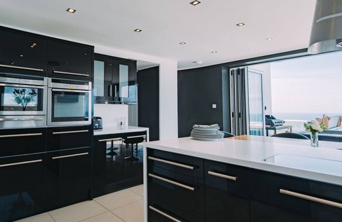 Folkestone House | Harbour Heights by Bloom Stays - a holiday let that sleeps 6 guests in 3 bedrooms