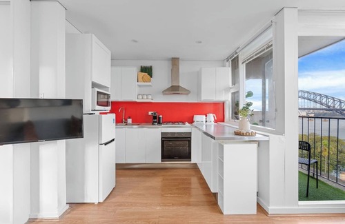 McMahons Point Apartment | Harbour Horizons Chic Studio Above Sydneys Icons