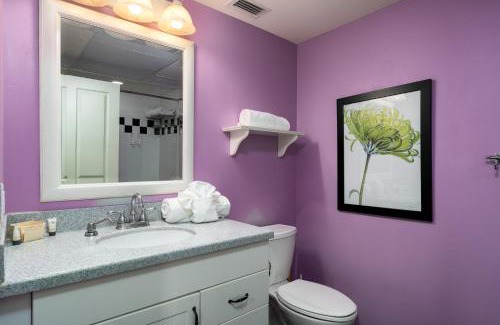 Fort Myers Beach Apartment | Harbour House at the Inn 306