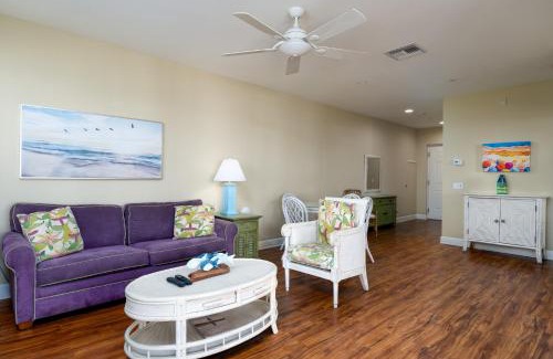 Fort Myers Beach Apartment | Harbour House at the Inn 306