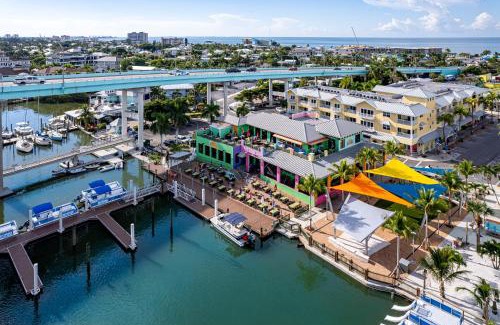 Fort Myers Beach Apartment | Harbour House at the Inn 318