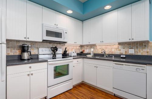 Fort Myers Beach Apartment | Harbour House at the Inn 318