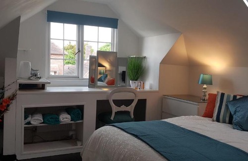 Selsey Bed & Breakfast | Harbour Lights, 30 Manor Lane