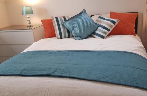 Selsey Bed & Breakfast | Harbour Lights, 30 Manor Lane