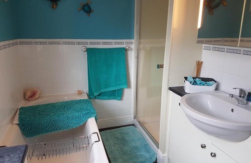 Selsey Bed & Breakfast | Harbour Lights, 30 Manor Lane
