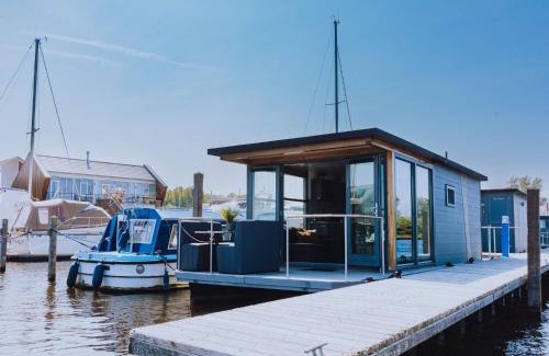 Municipality of Uitgeest Boat Rental | Harbour Lodge at Uitgeestermeer View, cleaning included