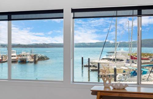 Batemans Bay Apartment | Harbour Marina - Absolute waterfront apartment