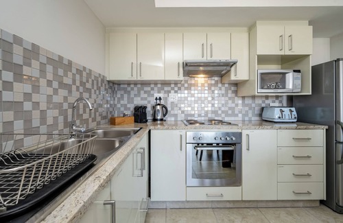 Hermanus City-Centre Hotel | Harbour Square Hotel