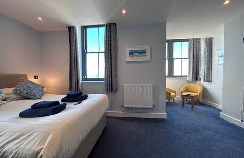 Saundersfoot Hotel | Harbour Stays - Ocean Square