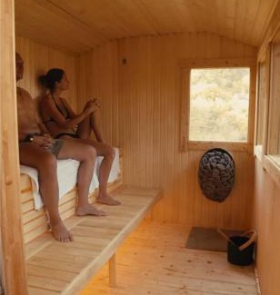 Lynmouth Apartment | Harbour Tide, Inviting 3 BR Apt, Large Terrace and Sea View, Parking