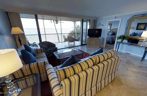 Punta Rassa Condo | Harbour Tower #116 SUNSHINE...SUNSETS...STEPS FROM THE BEACH…RENOVATED 2 BED CONDO