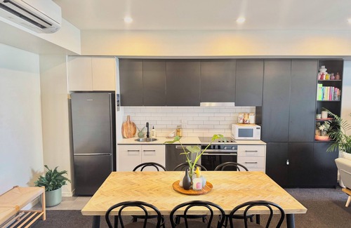 Wickham Apartment | Harbour Towers, Newcastle's Elite Apartment Stays, Free Parking & Tram Access