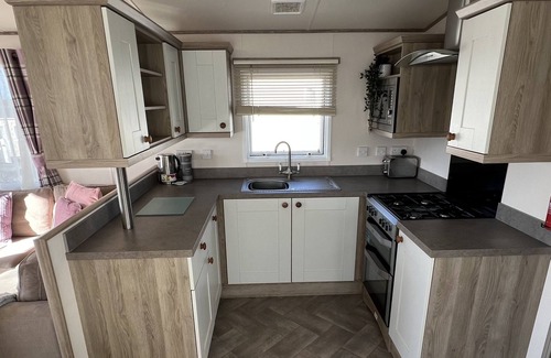 Hamworthy House | Harbour View - 6 Berth Family Caravan - Rockley Park, Haven. Anchors Rest