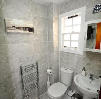 Anstruther Apartment | Harbour View - apartment near Anstruther harbour