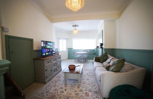Goodwick House | Harbour View by Ty Annie Holidays