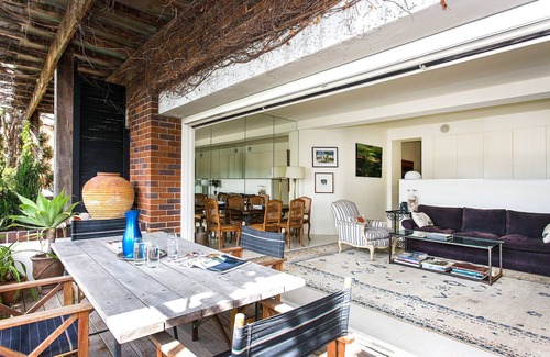 Elizabeth Bay Apartment | Harbour Views from Exclusive Address - 3 bedrooms, huge balcony, pool, laundry