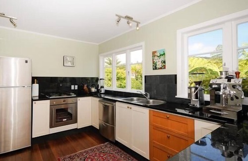 Omapere House | Harbour views OMAPERE MAGIC Spacious 3 bedroom 2 bathroom