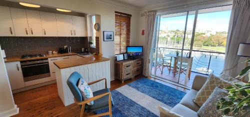 Elizabeth Bay Apartment | Harbourfront Bliss - 2 bedrooms, parking, balcony