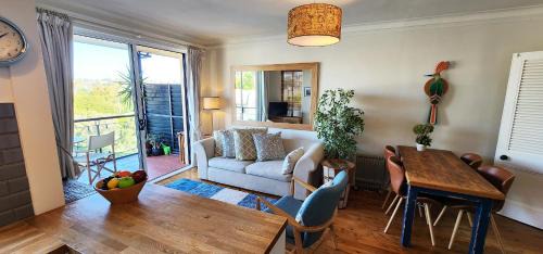 Elizabeth Bay Apartment | Harbourfront Bliss - 2 bedrooms, parking, balcony