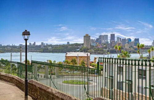 Millers Point Apartment | Harbourfront meets Heritage Chic near Barangaroo