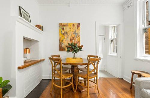 Millers Point Apartment | Harbourfront meets Heritage Chic near Barangaroo