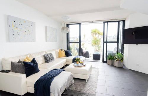Balmain East House | Harbourfront Oasis with Pool, Steps to VIVID and Iconic Sydney Views