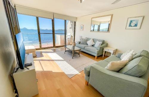 Soldiers Point Apartment | Harbourside 13 fantastic waterfront unit