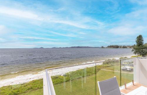 Soldiers Point Apartment | Harbourside 15 right on the waterfront