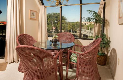 Shelter Cove Apartment | Harbourside 7123