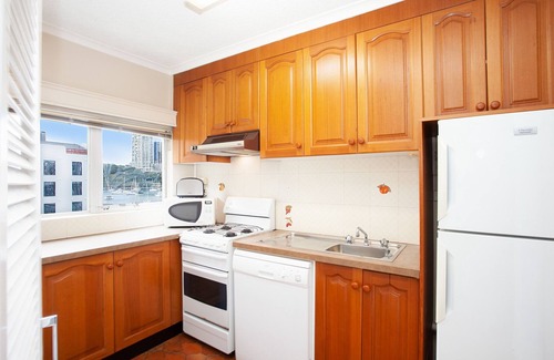 McMahons Point Apartment | Harbourside Apartment with Spectacular Pool
